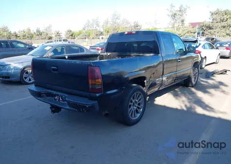 2002 Chevrolet Silverado 1500 Ls z USA, uszkodzony, nr VIN 2GCEC19X221284368